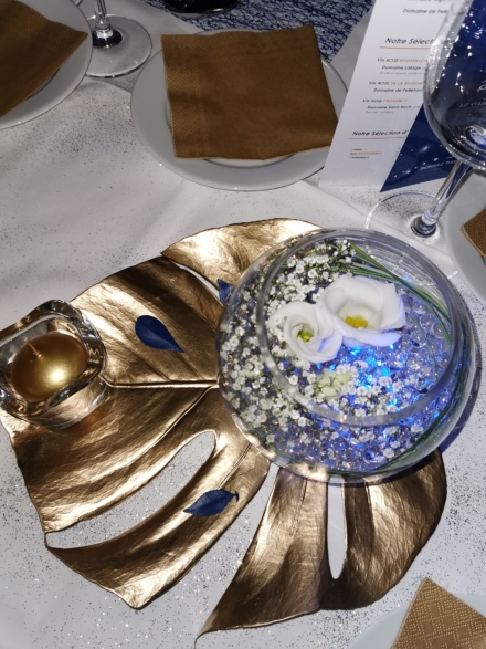Décoration évènementiel centre de table réveillon doré et bleu Anglet