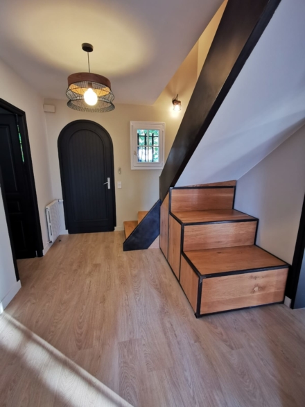 Rénovation entrée style moderne noir et bois Biarritz