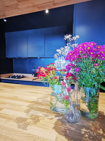 Mise en scène d'une cuisine imaginée à Saint Jean de Luz par l'agence ID'Harmonies