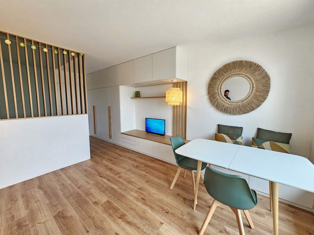 Design et optimisation d'espace d'un studio à Biarritz, par l'agence ID'Harmonies - Marion PIRAUBE