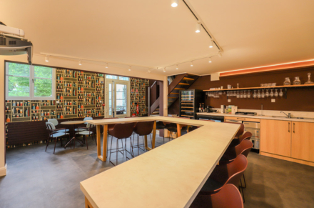 Décoration et agencement intérieur pour une salle de formation pour les restaurateurs par l'agence ID'Harmonies - Marion PIRAUBE