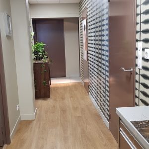 Décoration ethnique pour un couloir d'institut de bien être à Anglet