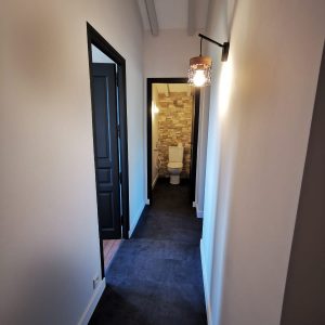 Rénovation couloir style moderne noir et blanc Biarritz
