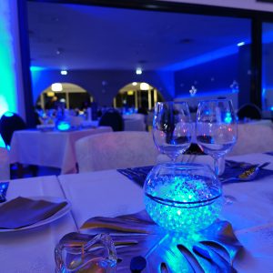 Le détail de la lumière dans les décorations de table à Anglet