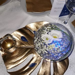 Décoration évènementiel centre de table réveillon doré et bleu Anglet