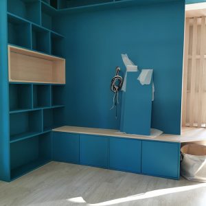 Réalisation du meuble TV sur mesure bleu canard Biarritz
