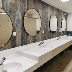Nouveau design des vestiaires d'un centre de bien être à Anglet