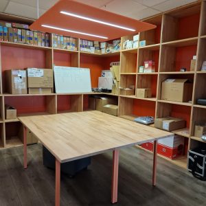 Agencement intérieur d'un espace de stockage pour une entreprise locale à Bidart, par l'agence ID'Harmonies - Marion PIRAUBE