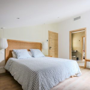 Architecte d'intérieur d'une chambre dans une villa proche Biarritz, par l'agence ID'Harmonies - Marion PIRAUBE
