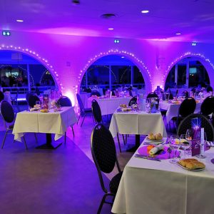 Décoration évènementielle soirée réveillon nouvel an dans un restaurant à Anglet par Marion PIRAUBE