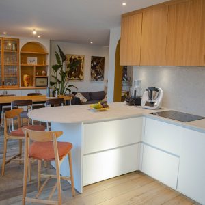 Décoration et agencement intérieur d'une pièce de vie, par l'agence ID'Harmonies - Marion PIRAUBE