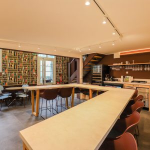 Décoration et agencement intérieur pour une salle de formation pour les restaurateurs par l'agence ID'Harmonies - Marion PIRAUBE