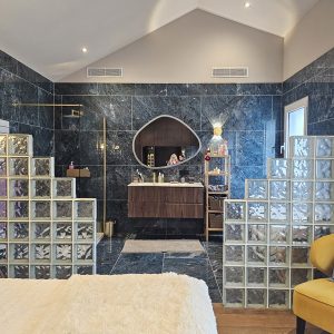 Décoration intérieure suite parentale dans villa à Biarritz, par l'agence ID'Harmonies - Marion PIRAUBE