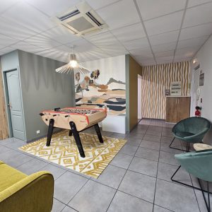 Décoration intérieure d'un espace de détente dans une entreprise locale du Pays-Basque, par l'agence ID'Harmonies - Marion PIRAUBE