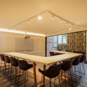 Décoration et agencement intérieur pour un espace de dégustation de vins et cocktails, par l'agence ID'Harmonies - Marion PIRAUBE
